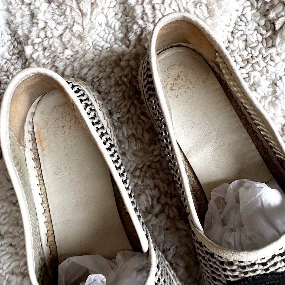 CHANEL WOVEN CAP TOE LEATHER WHITE BLACK LOAFER ESPADRILLE FLAT 40 10 - Picture 2 of 13